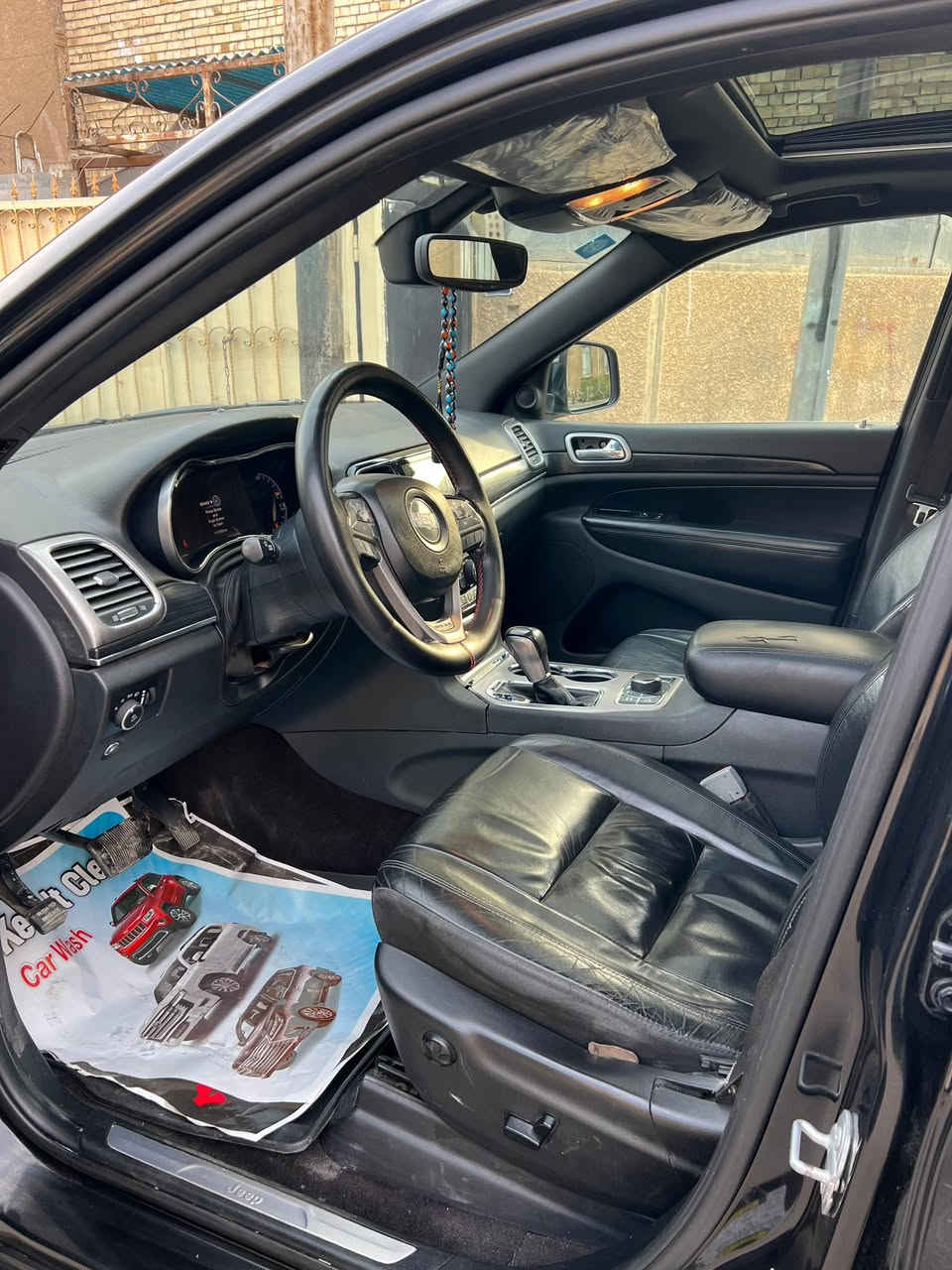 جيب لاريدو 2019
ماشيه 111mi
محرك 3600cc
شاشه ابل كار بلي 
منضومه زنون 
داخل اسود ملكي 
ويل 20 وتخم تاير 
فتحه سقف 
كشنات كهرباء 
صندوك كهرباء 
نقطه عمياء 
اشاير بالمري
تدفئه كشنات
رقم بغداد بسمي مكانها بغداد طالبيه
***********
