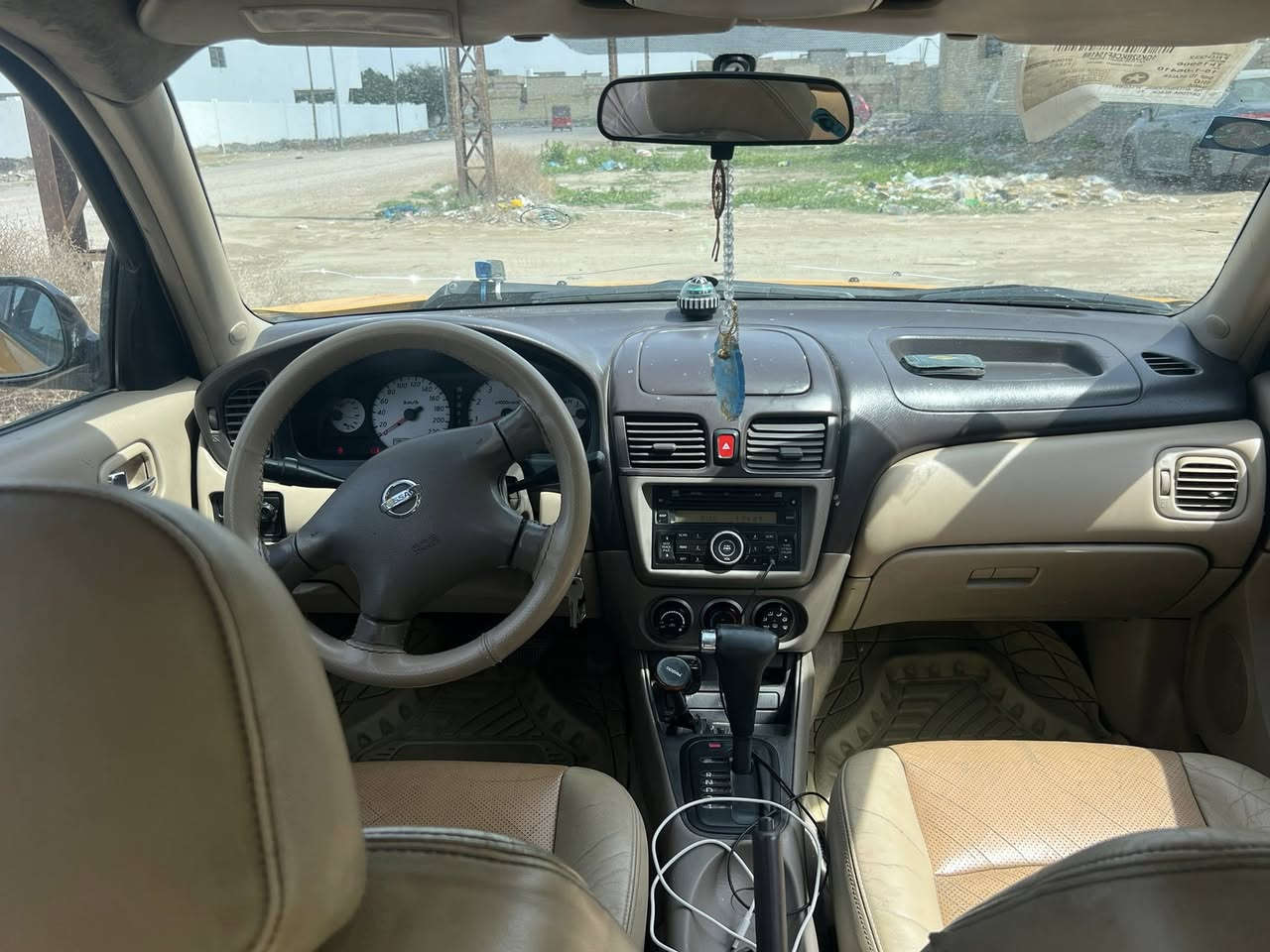 سلام عليكم  نيسان سني ٢٠١١ محرك قبغ ابيض السياره مصبوغه عام مكفوله من الكصه والضربه القويه بيها ضربه بلجنطه وضربه بلجاملغ الامامي من جهة السايق معدل نفسه السياره خير من الله عايزها صدر صدرها نص عمر السعر 78 للاستفسار اتصال على الرقم *********** واتساب او رصيد
