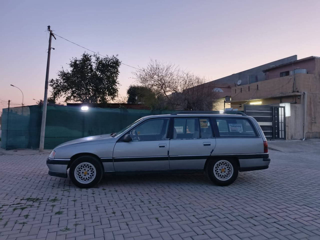 السلام عليكم اوبل اوميگا حجم 20 موديل 92 رقم كركوك الماني سنويه عظم عاج شرطه الوكاله والتحويل محرك گير صدر تايرات كله بشرط سياره احلى من الصور سياره جاهزه ما بيها كل نقص للبيع او المراوسه حسب القناعه
السعر 27 وبيها مجال بسيط للشراي
 العنوان كركوك
 رقم الهاتف***********
