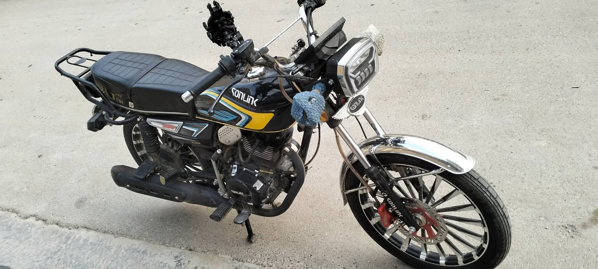 ايراني 200 cc دراجة مكفولة قبل شهر نزلتهة من الرمبة دراجة شوفة عينك نقصهة موضح بالفيديو بس الجوزة ما تطفة من السويج السعر 850 مكاني الشعب *********** اوراق معرض وسويجين
