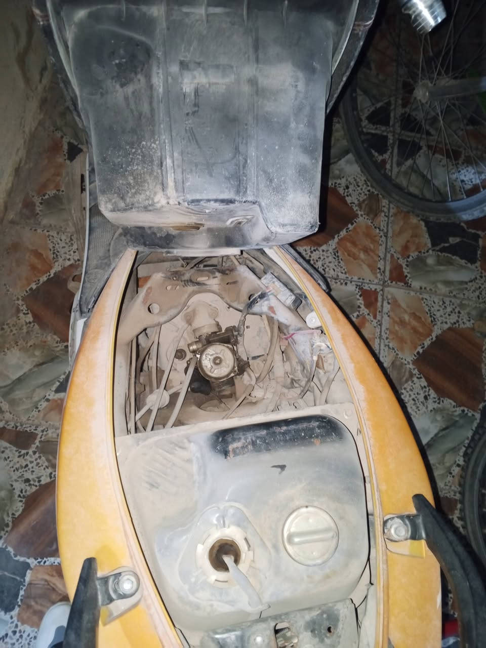 سلام عليكم موجود دراجه بانزين كاينكو السعر 250 واذا مو بيع مراوس بدراجه شحن رقم الهاتف ***********
