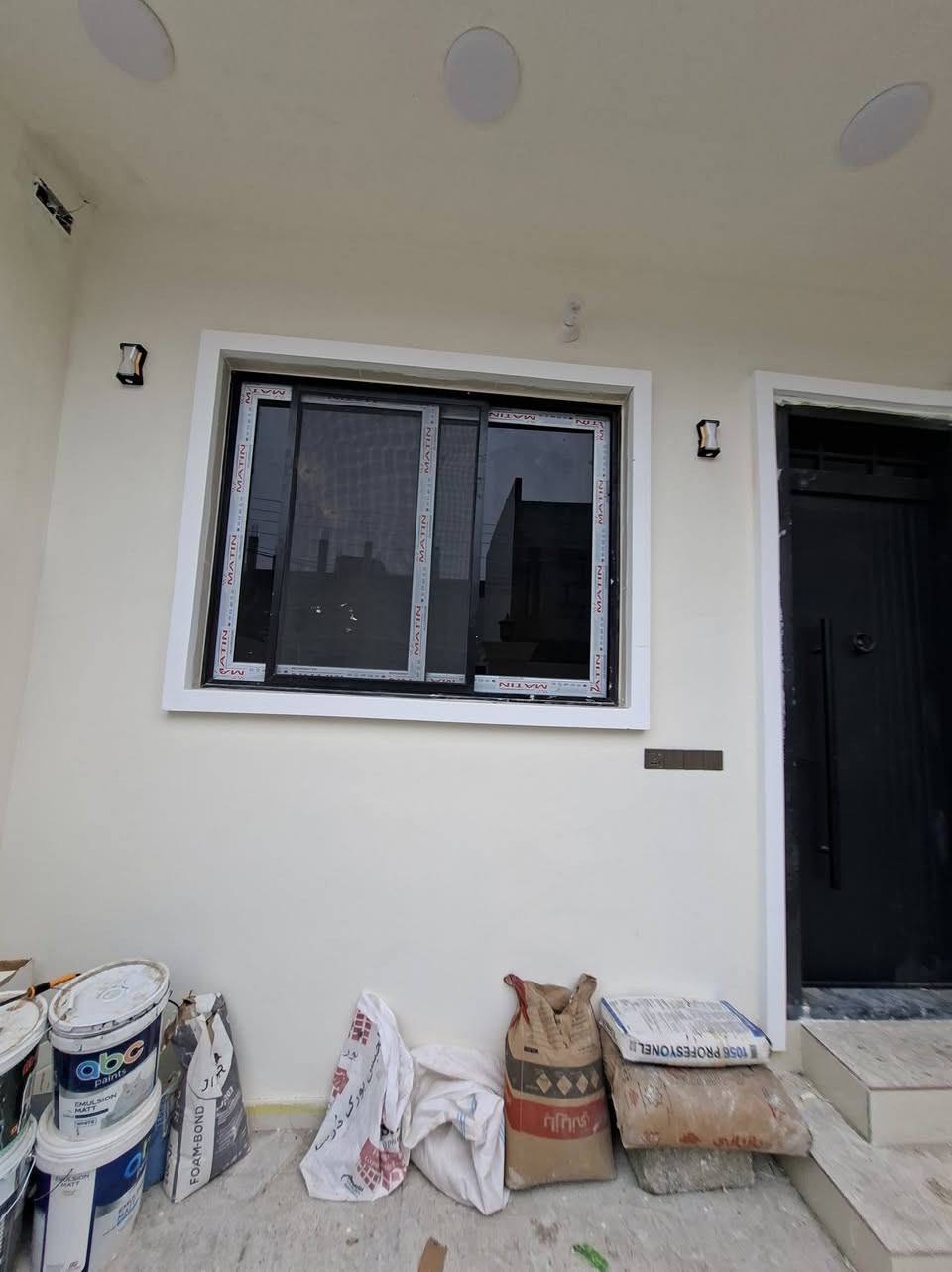 يسعد مسائكم متابعينا الكرام.....
نقدم لكم شبابيك المنيوم   سلايت ٧.٥ 
وابواب G75و G45 
موقع العمل  ديالى بعقوبه    
اللون اسود   
للاستفسار مراسله البيج او 
الاتصال ع رقم 
***********
