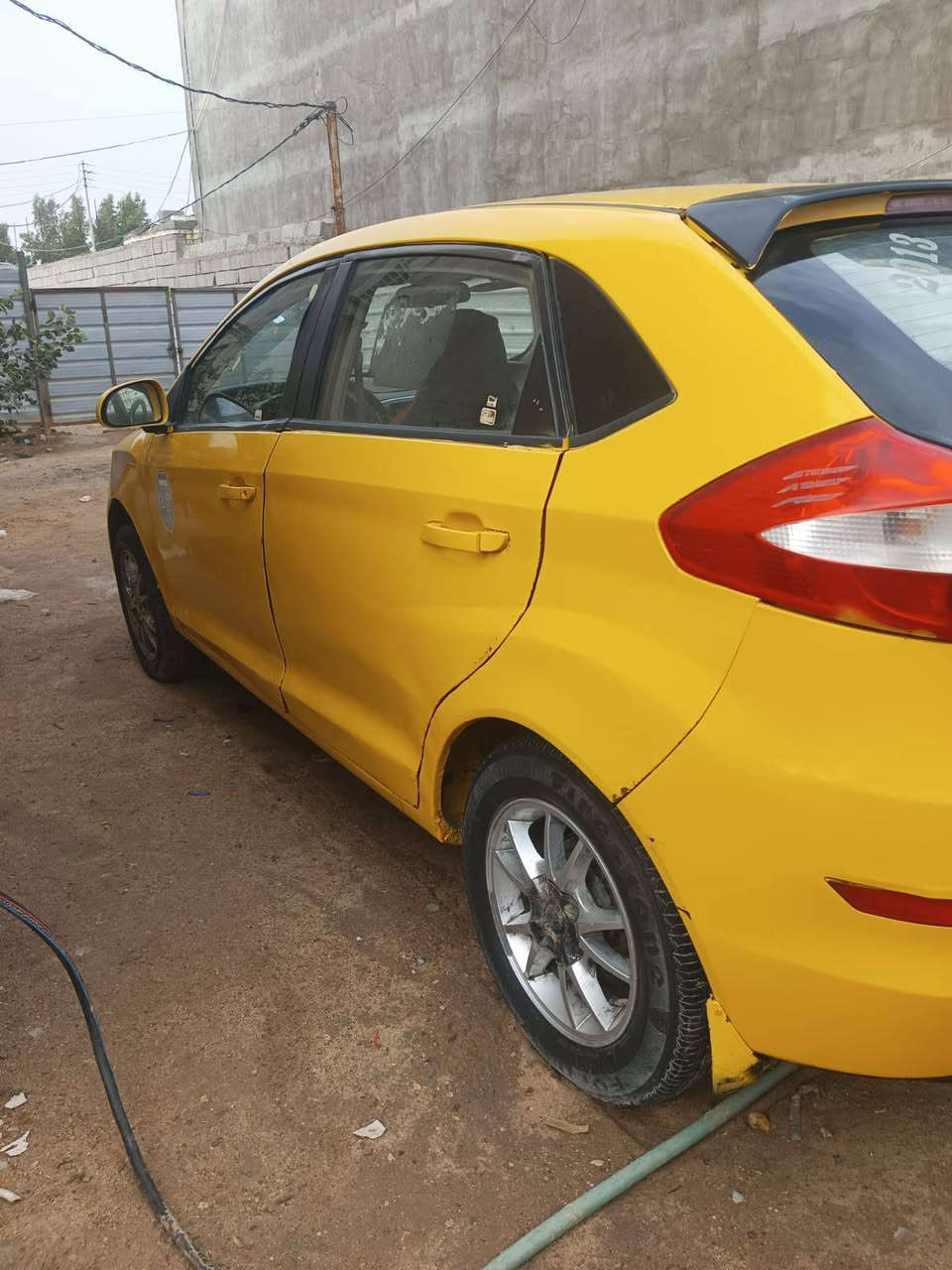 السلام عليكم سيارة شيري فلاوين 2013 سنويته منتهيه ب2025 راعيهه موجود محرك وكير  عليهه هيئه سنتين وغرامه 100 رايدهه ب25 بيهه مجال بسيط واني مكلف بالنشر وهذا رقم الواتساب ***********
