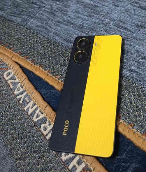 للبيع بوكو اكس 7 برو شاشه مكسوره مثل ما واضح ب صوره ابيع بدون شاشه يعني سعر 350وبي مجال مكان نجف ملحقات كله كامله كفر شاحنه كارتونه  ***********
