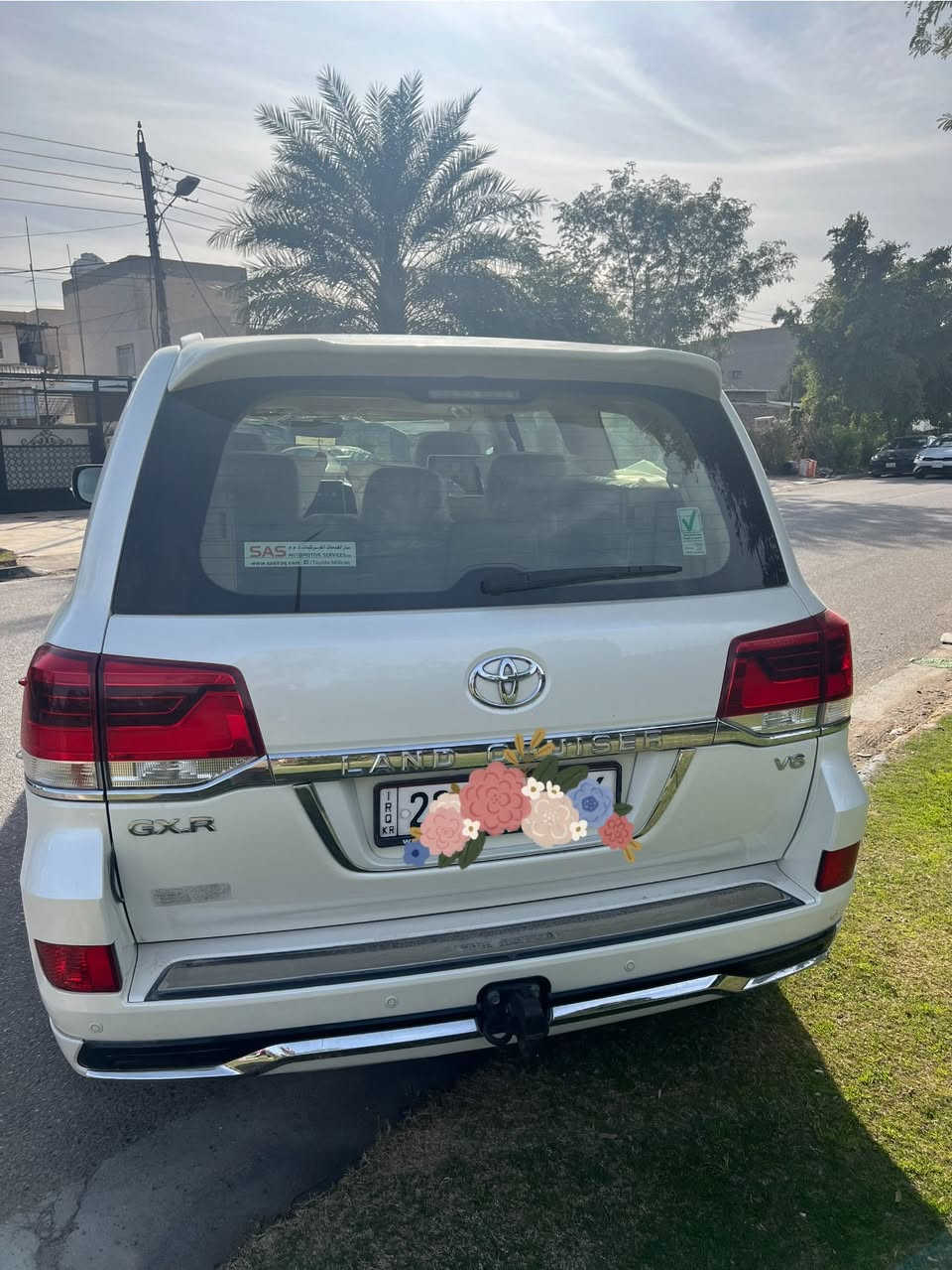 تويوتا لاندكروز شركة SAS موديل 2017 
6 سلندر 
رقم اربيل ب اسمي 
سياره مكفوله كفاله عامه من الصبغ ومن بارد ومن كلشي 
ماشيه 90 الف حقيقي 
4 كامرات كامره خلفيه 360 
نضام ترحيب 
تشغيل عند بعد 
مري شفط 
كشنات 2 كهربائي 
كشنات جلد بلادي 
3 شاشات 
دبل ماوس 
ثلاجه 
بصمتين 
فتحه سقف كهربائي 
زراك لايت 
وباقي المواصفات معروفه باللاندكروز
سياره مابيها اي نقص 
مكاني بغداد حي الجامعه
السعر 50.000 $
للاتصال ***********
