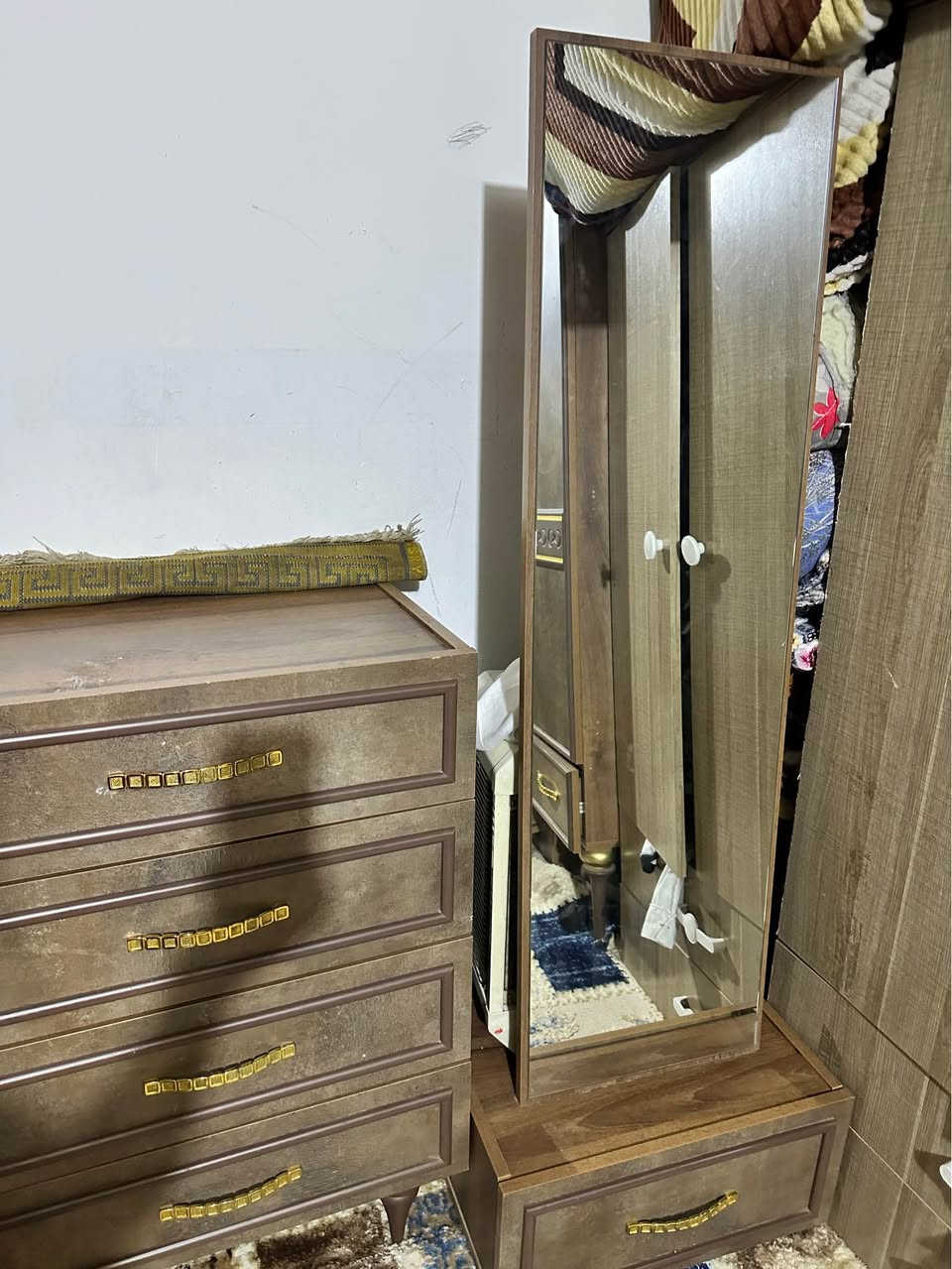 غرفه عشر قطع تركي سعره 700 وطباخ نظيف اربع عيوًن 100 الشراي يتصل 

‭0783 174 4367‬ كربلاء, العراق
