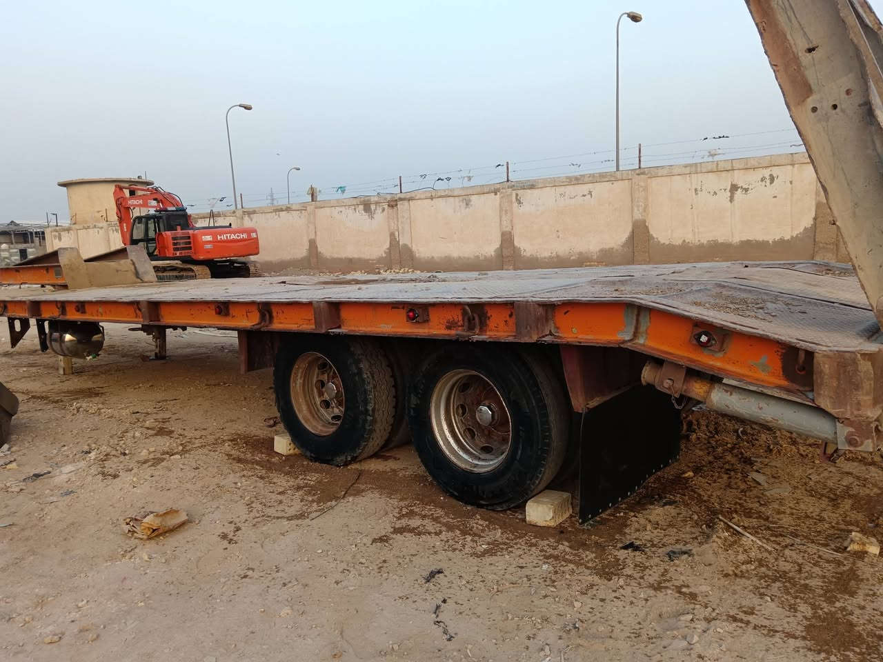 سلام عليكم لودر المانية هوزر مجموع ورك طول 8ونص وعرض 3 تشيل قطعتين مكفولة ***********
