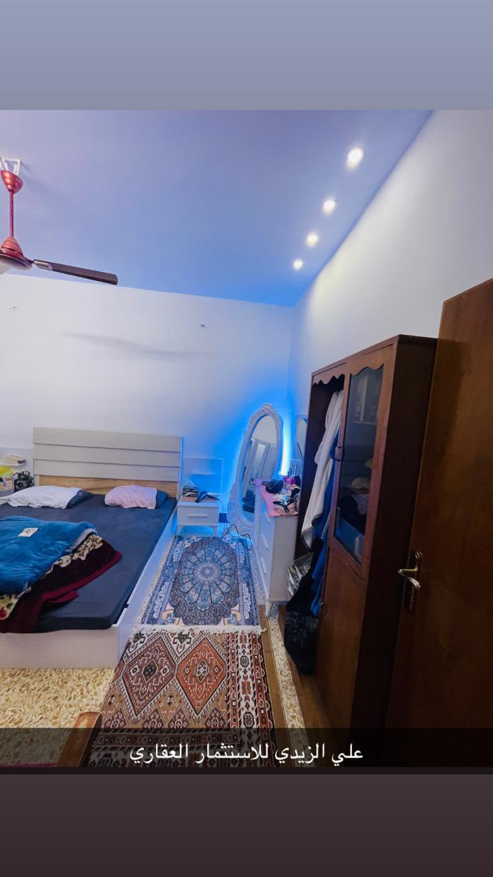 سلام عليكم بيت 🏠 للبيع مساحةً 100 متر 5 في ✖️ 20
منطقة السريدات 
يحتوي على أربعة غرف نوم 🛌 
واستقبال ومطبخ معزول بالإضافة الى خدمات صحية فوك وجوة
والسعر 125 مليون 
للاستفسار اكثر الاتصال على الرقم ***********
علي الزيدي للعقار تحياتي لكم جميعا وإلى مدير 👨‍💼 الكروب
