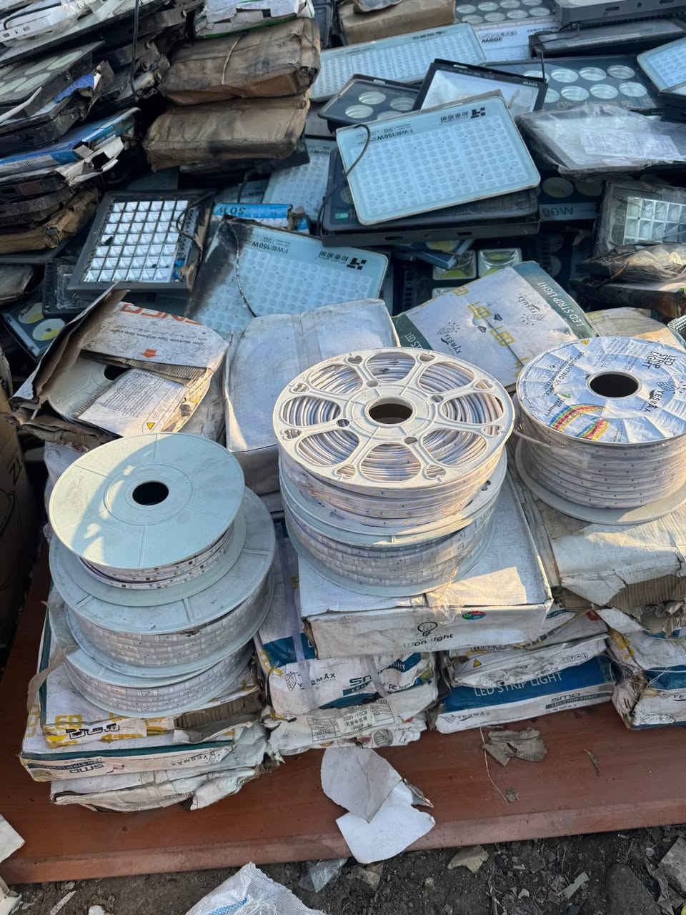 السلام عليكم غراض البيع فلوجكترات سلكترات اضويه جميع لانواع باسعار رخيصه جداً بغداد, العراق


**إذا كنت صاحب هذا الإعلان وتريد حذفه لأي سبب، رجاءا أرسل رسالة إلى الدعم الفني**