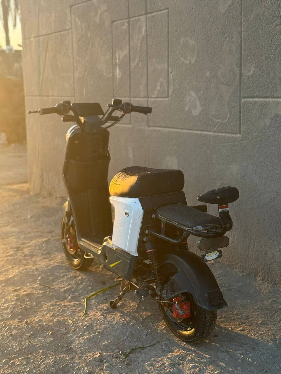 دراجه R9 للبيع
السلام عليكم عيني دراجه R9 للبيع دراجه نضيفه كلشي ما بيه شغاله ما بيه نقص بس الستان طاكه التحط عليه رجعلك وترفعه ودكمه هورن وعوجان بل ماشه فقط الباقي كلشي ما بيه بطاريات كفاله ما منتفخات نضام D وR  ونضام P  رايده ب 350 وبيه مجال مكاني البصره الهارثه حي الشهداء للتواصل رقمي  ***********
