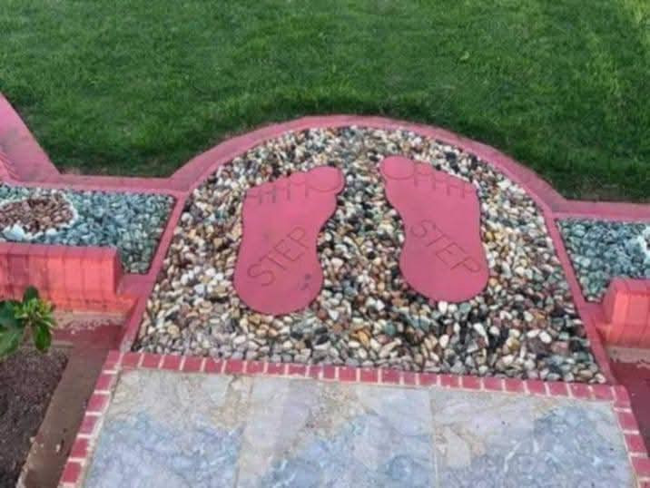 زراعة النباتات🌾🌴🌱والازهار وقص الثيل
وعمل الديكورات والتصاميم،الحديثة للحدائق،وعمل وسياجات BRC وسياجات الحدائق، بواسطة الاحجار الملونة والاشتايكر والحلان  ،
ونعمل على تصميم الشلالات 💦والنوافير.⛲ للتواصل *********** وتساب
