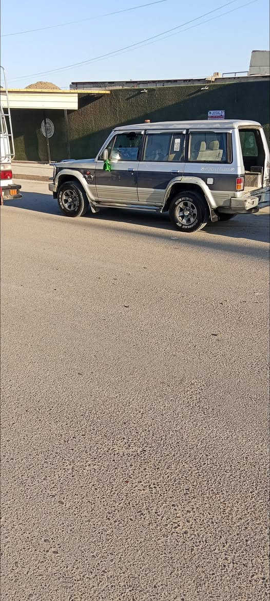 سلام عليكم سياره كالوبر للبيع مديل 96بسمي مكينه وكير ففتي 2500تخم تاير صدر امامي  خلفي جديد سعر60وبيه مجال شي قليل مكانه بغداد مدينه الصدر ***********
