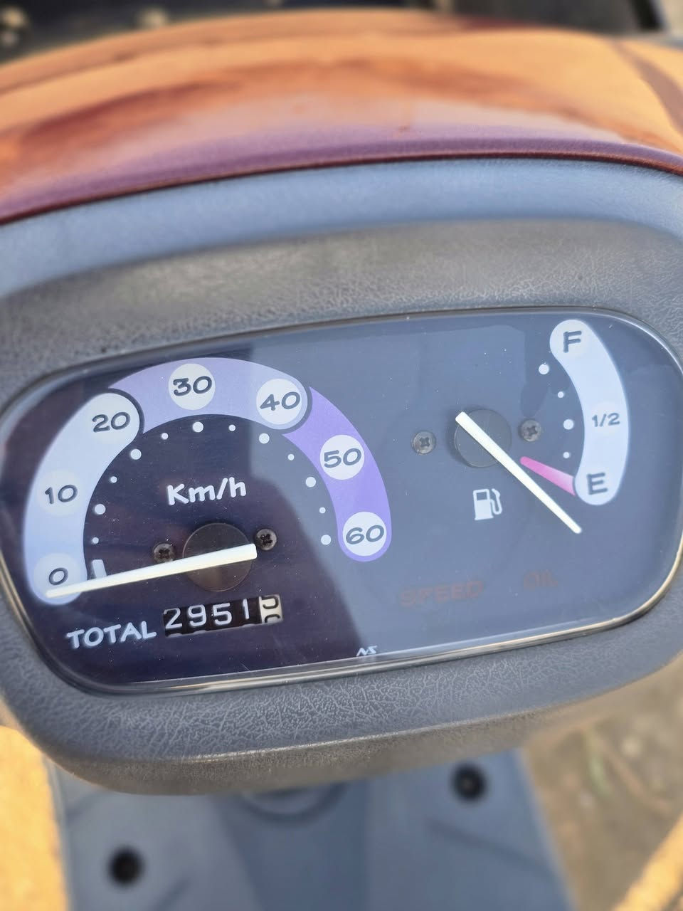 السلام عليكم يوماها ٦٠ للبيع ام البرده اللون ماروني موديل 2003 دراجة كفاله عامه المحرك ماممدود عليه سبانه كهربائيات دبلات كلها ع وضع الشركه وين ماتريد تفحص براحتك دراجه جديده بمعنى الكلمه السعر ٨٠٠الف وبيها مجال بسيط المكان واسط الصويرة ***********
