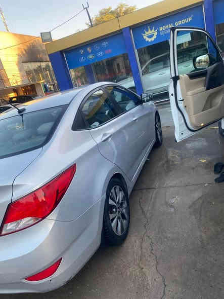 السلام عليكم 
اكسسنت 2017 للبيع 
محرك 1600 المرغوب
السيارة داخلة كلين للعراق 
بس هنا صار بيه جاملغ وباب 
جهة السايق الجاملغ مصبوغ
والباب تبدلت اصلي نفس اللون
وبيه بارد بسيط منزله ب الصور
مواصفات الاكسنت ال17 معروفة

كروس سرعه / تحكمات ستيرن 
حاكية / بلوتوث / مانع انزلاق / ايكو

السيارة خير من الله كير محرك تبريد 
بيه شوية ملاحظات ترتبهن ع ايدك

مكانها بغداد الكرادة داخل 

*********** بي واتساب

السسسعر 105 وبيه مجال همين بغداد
