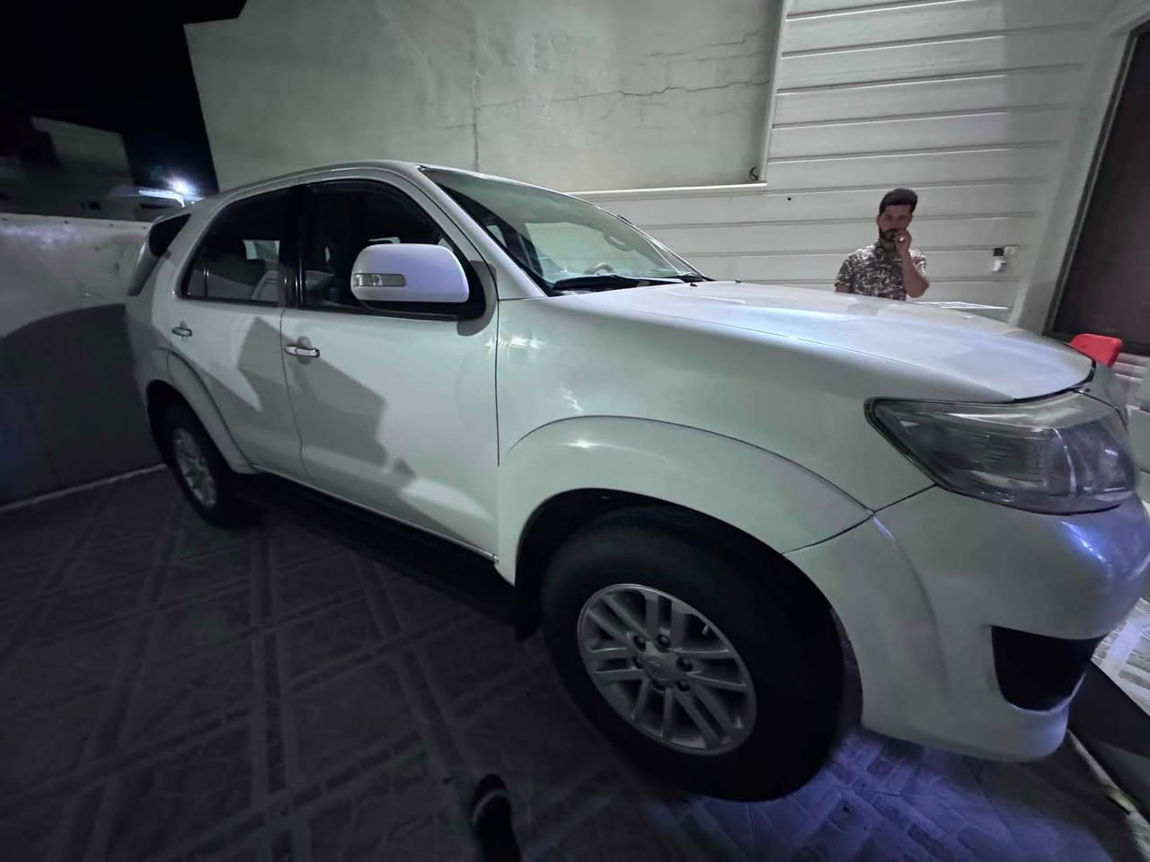 فۆرچێنەر مۆدێل ٢٠١٢ 
مەکینەی کراوەتەوە
٣ بست لەسەر بۆنیدەکەی لەگەڵ ٢ بست لە بارچەکانی پێشەوەی بۆیاخە
هیچ لێدانێکی نییە
سەنەوی تازەیە تاوەکو ٢٠٣٠ 
تایەکانی تازەن
نرخی ١٨٠ وەرەقە
***********
