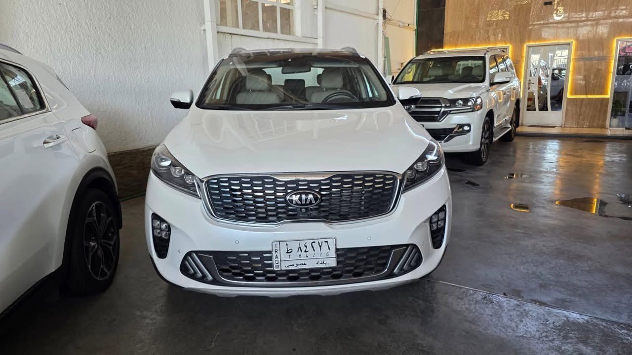 سورنتو مويدل 2019 فول مواصفات 

اعلى مواصفات نزلت بالسورنتو

رقم بغداد سيارة 

عداد 130 كم

اعلى مواصفات نزلت بالسورنتو 

سقف بانوراما 

شاشة ذكية 

تحكم سترين 

مقاعد جلد كهرباء تدفئة تبريد

 مري كهرباء + صندوق كهرباء 

حساس أمامي خلفي

كاميرا خلفية 

ثلاث قطع تبريد 

نظام شيارة ABS 

فور ويل درايف 

بردات خلفية 

محرك ستة سلندر 

و للاتصال على ارقام

***********

***********
