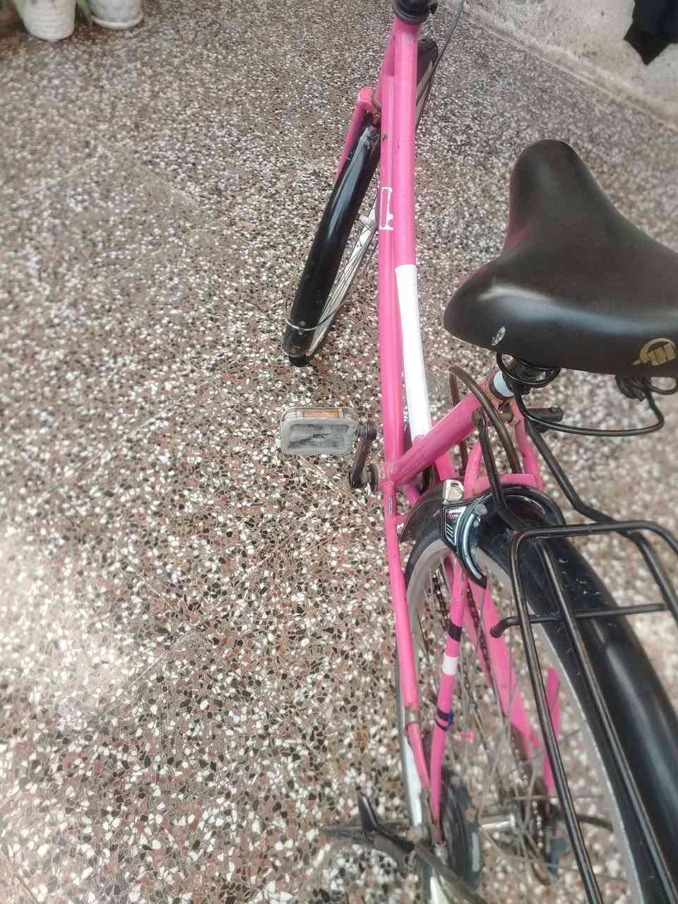 السلام عليكم بايسكل بناتي نضيف للبيع المكان بغداد البياع الشرطة الخامسة السعر 55وبي مجال للاتصال *********** متواجد فقط واتساب ماسنجر
