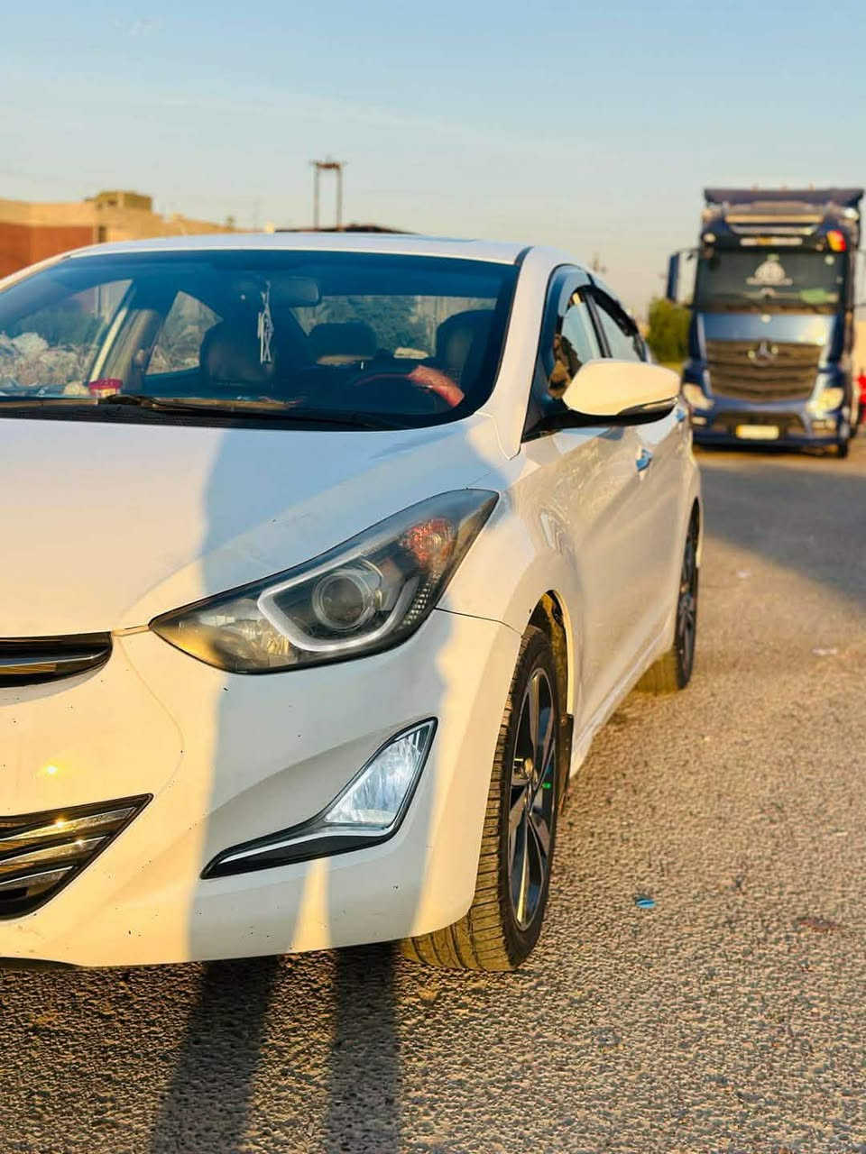 السلام عليكم
النترا GLS اعلى فئة 
موديل 2014  
بصمة وحساسات وفتحة وبعد هواي شغلات 
 ميحتاج احجي عن المواصفات الجناي يعرف  
السيارة كير مكينة مكفول وعلى فحص وين ميعجبك
الضرر
فقط صبغ باب سائق  وربع خلف باب سائق
مكانها بغداد حي الجهاد 
 بي واتساب ايضا ***********
