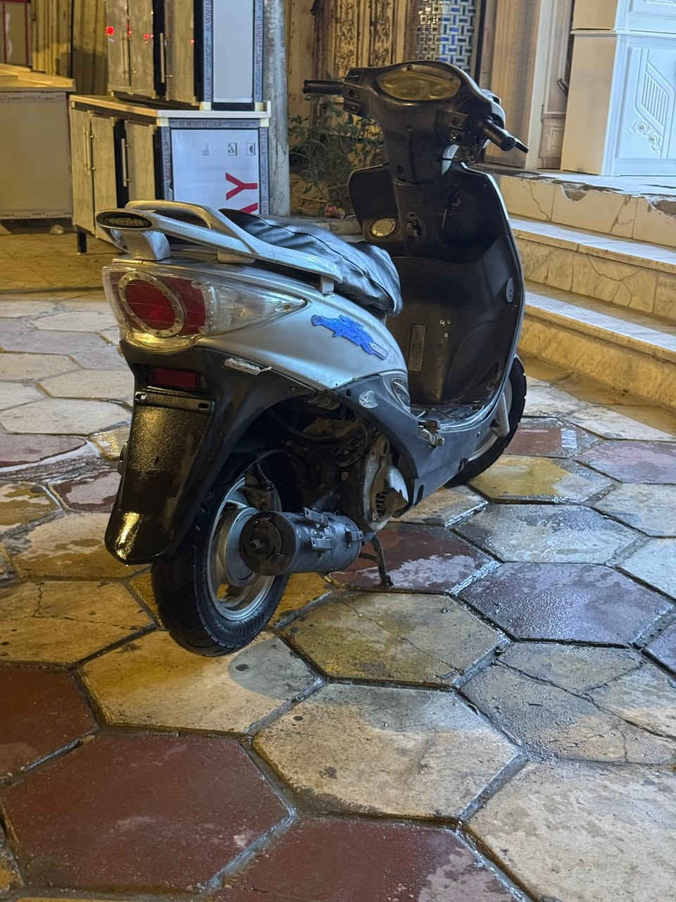 متاح دراجه جي فور فول نضافه ما ناقصه اي شي مثل ما شوف دراجه مفتوحه بس ولفات سعره ٤٥٠وبيه مجال للشراي ناصريه شارع الإخلاص يم عبد الأمير ‭***********‬
