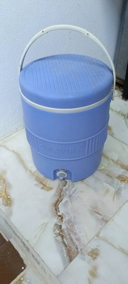 اغراض مال بيت للبيع
قريولة نضيفه وجديده مامستخدمه 25بيه مجال 
بردة قياس مترين مدري 3امتار نضيفة للبيع ب 10
ترمز مال مي عدد ثنين عندي جديدات مامستخدمين الواحد ب10 
المكان موصل حي سومر نهايه 112
تواصل ***********
