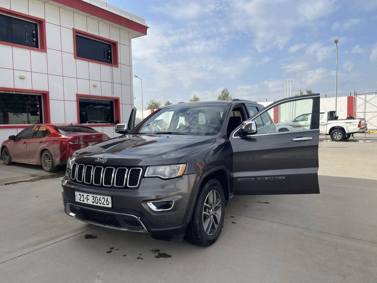 السلام عليكم
سياره جيب لاريدو
موصفات limited فول فول بدون فتحه 
موديل 2019
لون نفطي سياره بدون دواخل بدون ايرباك 
قطعه واحد فقط السكن جاملغ تجاري 
كير مكينه بل شرط
مويايل ***********
مكان سياره كركوك
