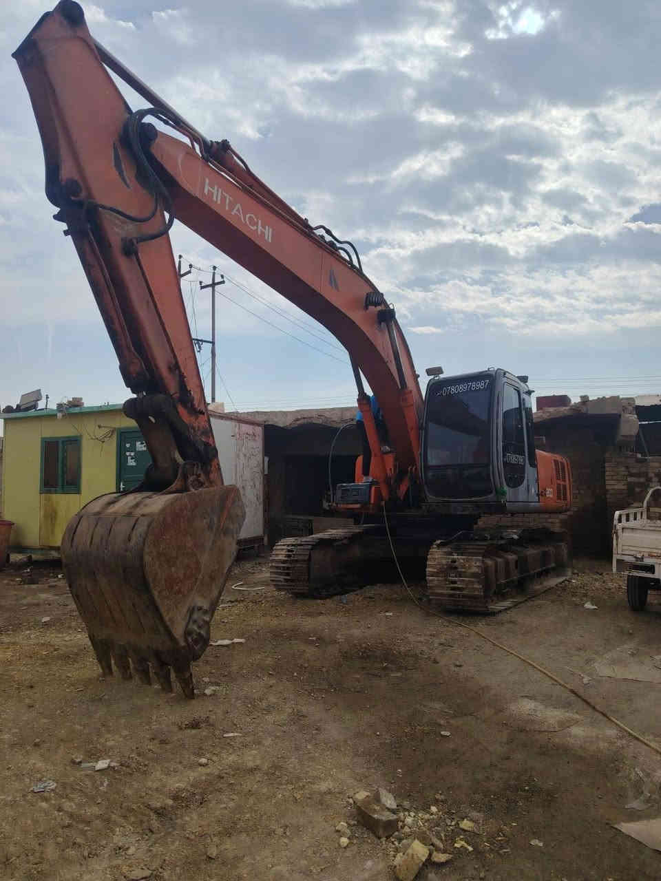 حفاره البيع او مراوس بسياره فلاونزه حسب القناعه حفاره فايف رقم ميسان جاهزه العمل حداديه جديده محرك جديد 
شراي***********
