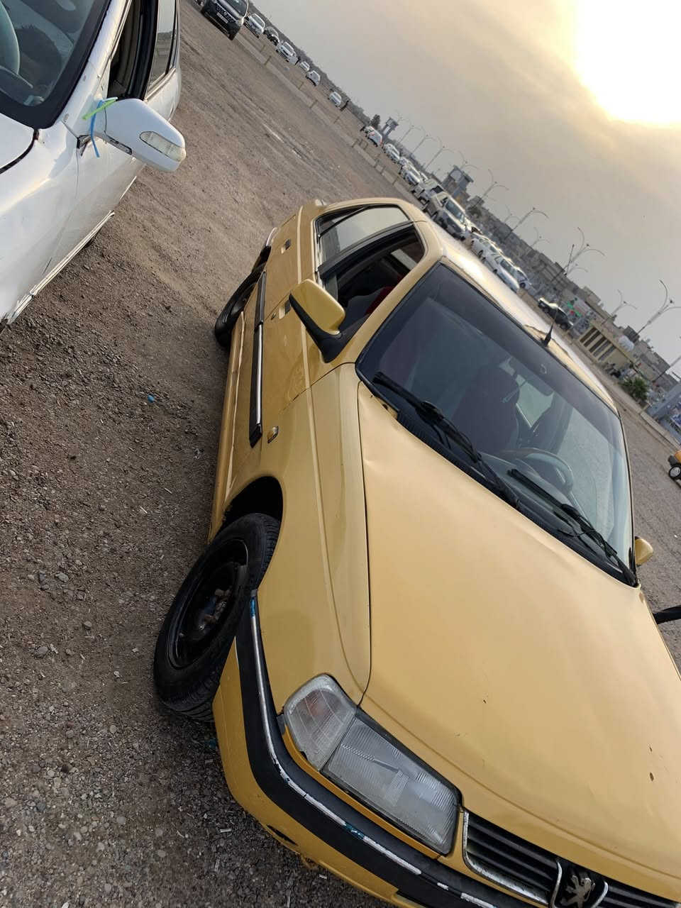 سلام عليكم بيجو ٤٠٥  مديل ٢٠١٢ سياره محرك خير من الله تبريد شغال تخم تاير سياره كير نمره ٣ بدايه تفلت هيأه وغرامات مصفره سنويه منتهيه
بدل بيه مدكر اثر ضربت ستوته 
سعر 26 وبيه مجال لشراي 
0770 738 2849
