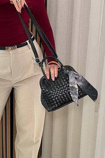 كوني أنيقة مع حقائب Baglyn 
Mine Bag

حقيبة نسائية صناعة تركية بهذا الشكل والأناقة كوالتي تخبل وحجم جدا مناسب لاصحاب الذوق 
Made in Turkey 🇹🇷

➡️20 𝗖𝗠 عرض
⬆️15 𝗖𝗠 ارتفاع
للحجز والاستفسار يرجى الاتصال بنا *********** أو مراسلتنا على الواتس اب 

سعرنا اليوم بسعر الجملة 8,000  دينار
لا تنسونا من متابعتنا على حسابنا التيك توك يوميا نفتح بث مباشر 
https://www.tiktok.com/@baglyn_1?_r=1&_t=ZS-92lxDftd1wV
