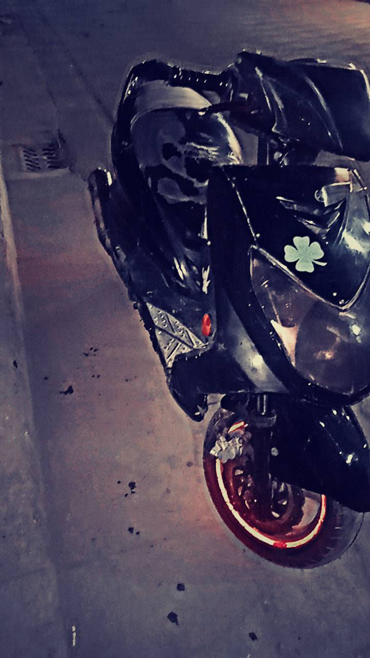 السلام عليكم سكنس فحل طلاعات نوزل 
مكينه واكسل كفاله مكينه هاون 
الدراجه بيه تزويد بسيط 
قبق بانزين 
صالنصه رياضي NCY
قطره RGS
قبق فلاوين RGS
يدات بريكAHE
ختم واحد الدراجه 
مكينه مكفوله كفاله 
شرط شلعه ومعدل 
مكاني بغداد بوب الشام 
سعره ب550وبيه مجال قليل نقص بس سكن امامي اليسره 
***********
