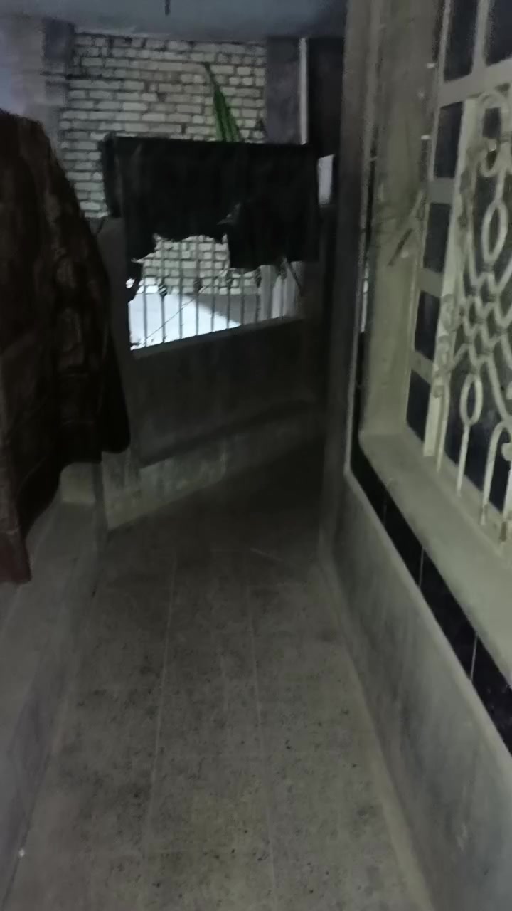 شقة للايجار طابق اول ابو البيت يريده ايجار مخزن فقط!!!! ايجار 350 ألف عنوان الحرية الدولعي شارع الغاز سعر 350 ألف الاتصال ابو سجاد مكتب بيت العز للعقار ***********
