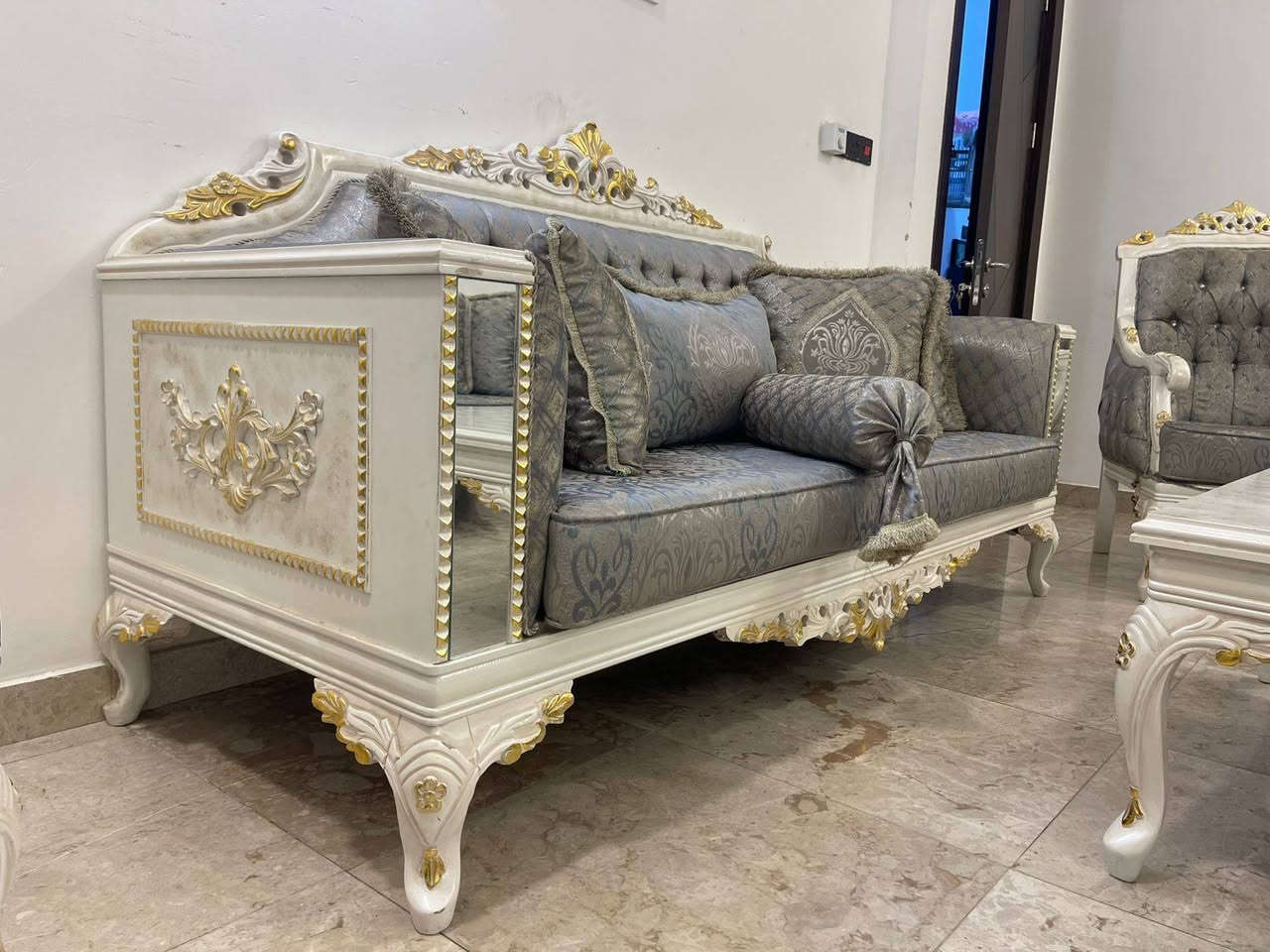 تخم تركي زان اخو الجديد ١٠ مقعد وطبلة وسط لشراي يتصل ع الرقم ***********
