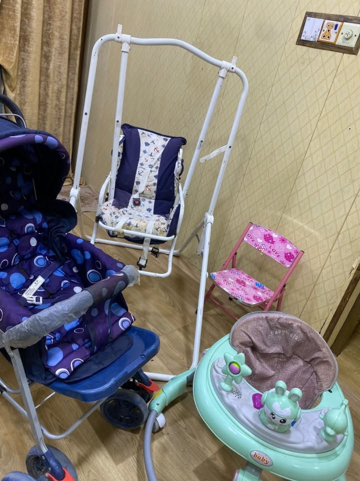 سلام عليكم عندي اغراض بنتي للبيع كبرت وما احتاجهم : عربانه كلش جديده + مرجوحه اطفال تصير فقط مقعد وتصير مرجوحه + حجله هم جديده شغاله اضويه وموسيقى واغاني ووياهم كرسي اطفال هديه  السعر ٧٥ وبي مجال العنوان بصره موفقيه
***********
