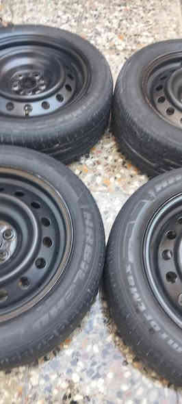 السلام عليكم 
للبيع 
تخم ويل حجم 16 بلادي مال كورلا موديل 24  أمريكي مع تخم تاير صيني درجه اولى إنتاج 24 استخدام قليل نضيف 
السعر 200 
الاتصال ع الرقم ***********
