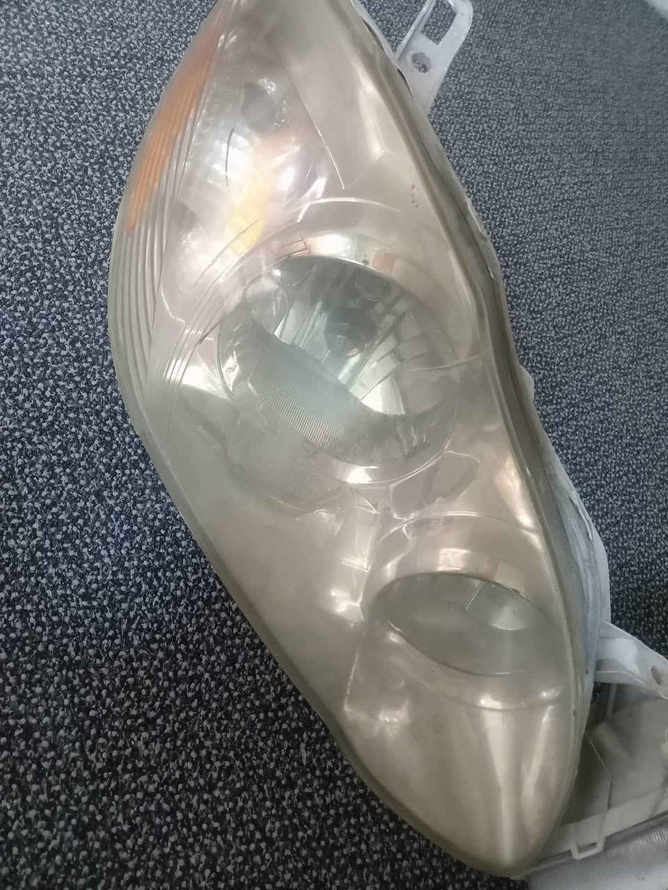 السلام عليكم زوج لايتات كورلاا2006 أمريكي للبيع السعر ٤٠الف ***********
