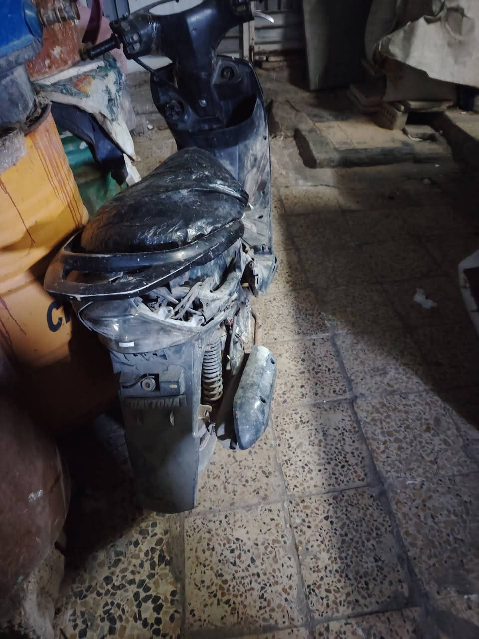 سلام عليكم دراجة كوم حديد مدعومة بس لماشة مكينة شغالة عنوان بغداد مدينه الصدرالسعر150 رقم***********
