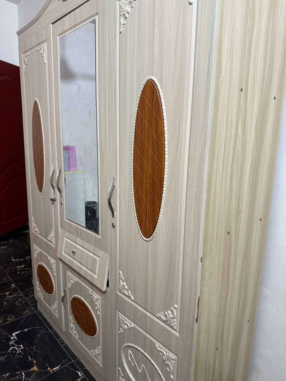 ميز طعام نظيف جدا جدا مع كنتور ٣ بيبان مع ميز مرايا نظيفات


**إذا كنت صاحب هذا الإعلان وتريد حذفه لأي سبب، رجاءا أرسل رسالة إلى الدعم الفني**