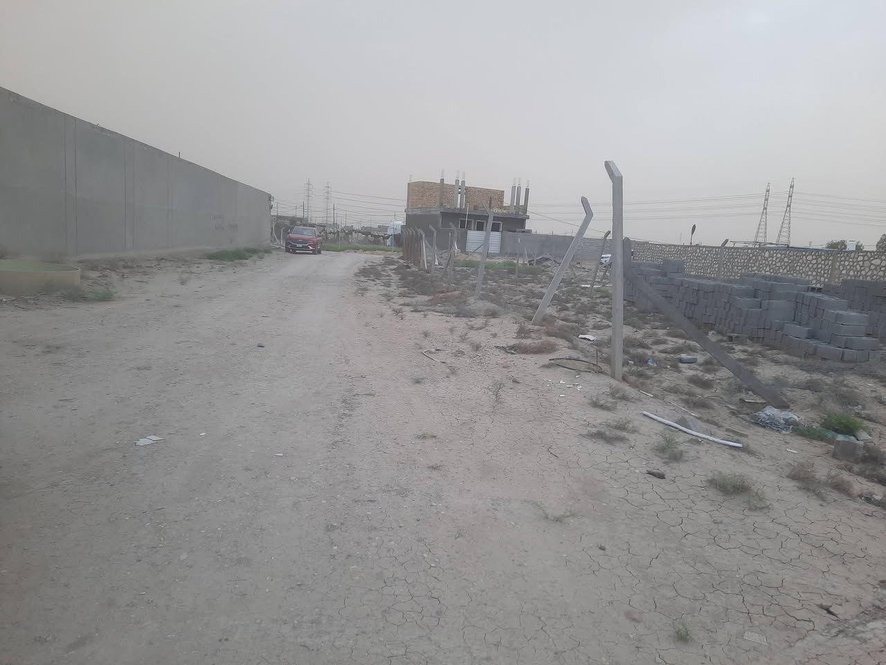 قطعه طابو زراعي للبيع خلف حي الجامعه قرب مجمع اظباط المساحه 300 متر السعر 28 ( ***********( ***********
