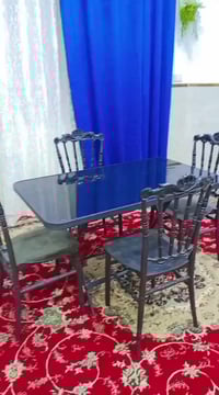 ميز طعام للبيع رايدته  ب125 وبي مجال الاستفسار 07711950994