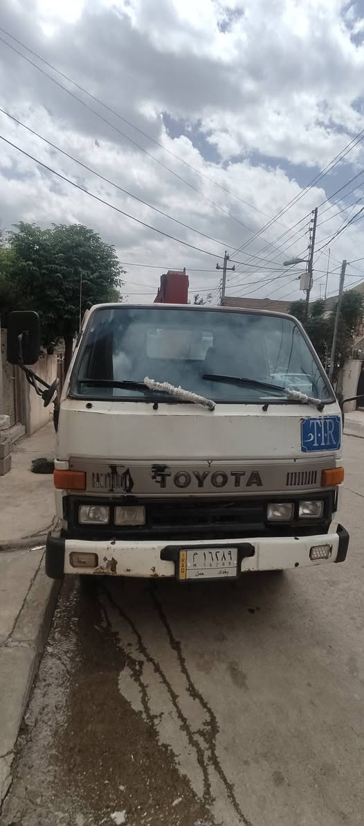 سلام وعلیکم 
تویتا داس مودیل 1990
تحول اسلیە 
دو وسلایت 2تن 
مکینە مە سبوتە 
سارد و بویاخ نیە 
لە سلێمانیم 
سعر 60گە لا 
***********

