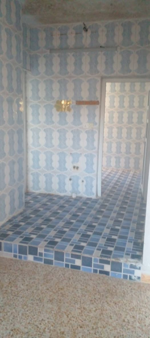 #للأيجار طابق ثاني
الموقع : حي السكر (قرب ألبان الشلاوي)
المساحة : 150 متر
غرفتين وهول ومطبخ وصحيات وسطح
للاستفسار
***********
***********نستقبل طلباتكم العقارية بيع شراء ايجار
