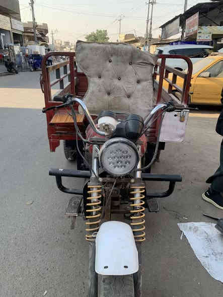 450 قفل شغاله وااي نقص مابيها 
مكاني العلاوي ***********
