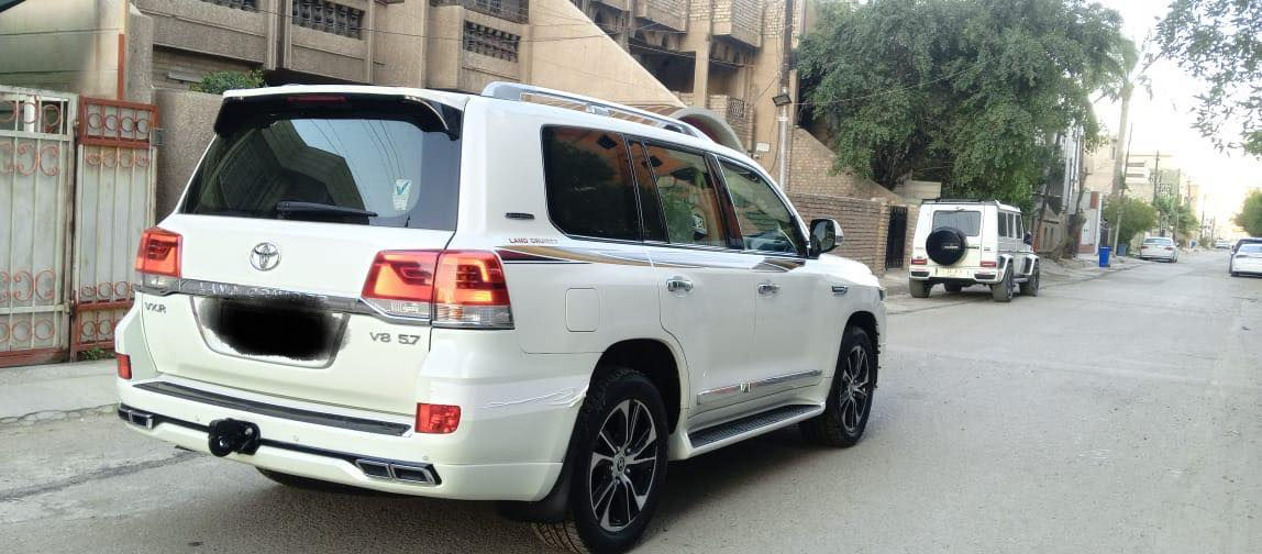 سلام عليكم ورحمة الله وبركاته لبيع لندكروز موديل ٢٠٢١ رقم بغداد بسمي فول موصفات ساز  ٣شاشات صندوق كهربائي ٥بصمات  مكينة ٦سلندر هواي بيهه موصفات سيارة بيهه ٣مكانات بارد ماشيه ١١٠ سيارة جديدة سعرهه ٥٣٥ $ مكان سيارة بغداد المشتل استفسار *********** بيع او مراوس حسب القناعة
