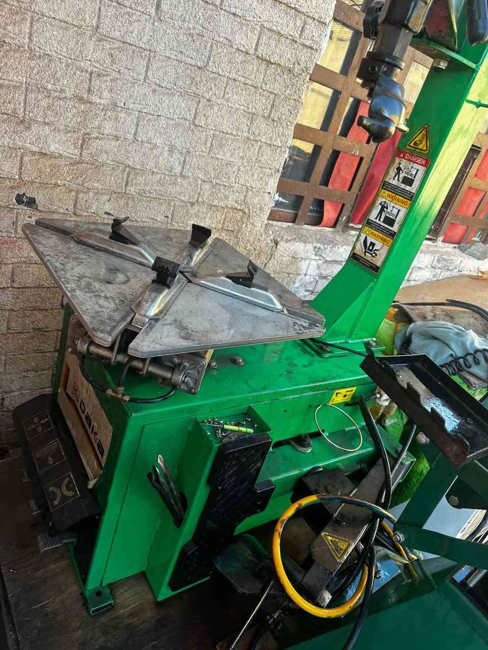 سلام عليكم غراض لبيع قالعه وشالخه ودريل هوة كبير وزغير ورفوف وتانكي دهن 1000لتر وحوض وميز ستراحه مرتب هوة وكرسي مكان بغداد رقمي ***********واتس
