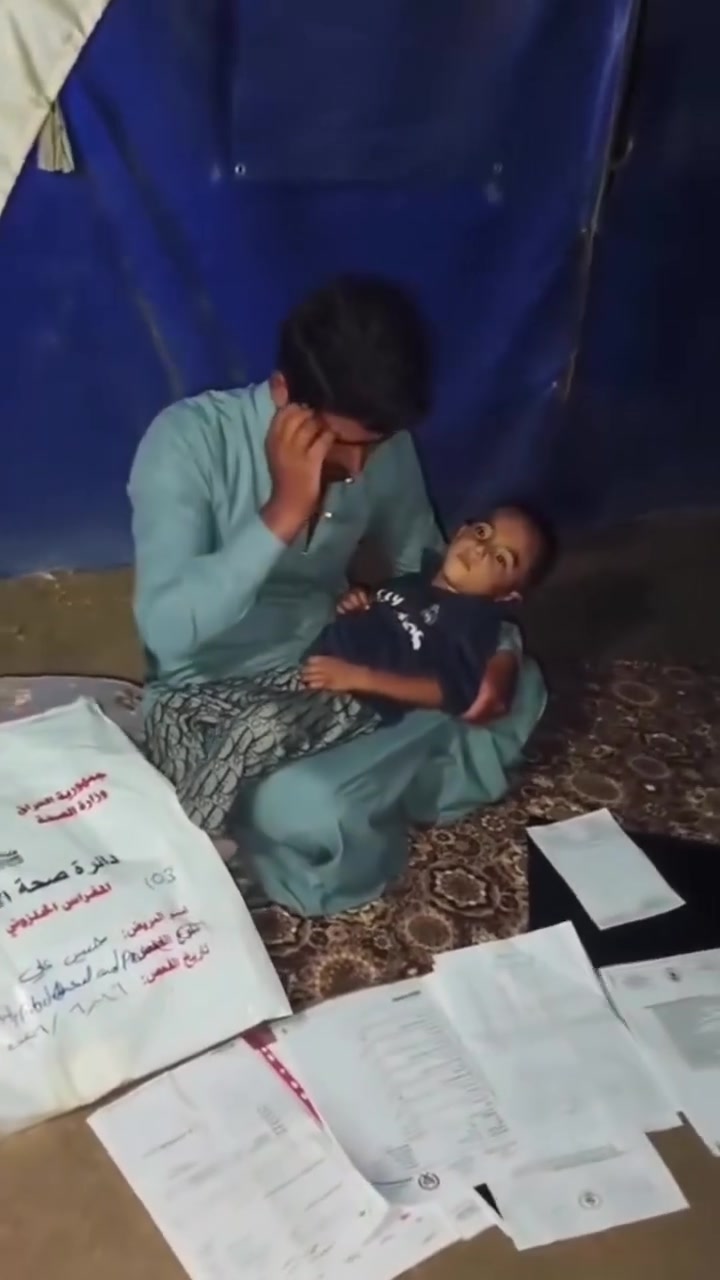 السلام عليكم ورحمة الله وبركاته
الاخوه الكرام جميعأ
حاله من الحالات التي توجع القلب وتدمي العين
هذا العائله نازحه من جرف الصخر 13 سنه ينتظرون الله يرزقهم الذرية
والحمد لله بعد الرزق
الان الطفل وضعه الصحي جدا جدا مدهور وكل لاطباء ماعرفو السبب او المشكله شنو لحين عمل اشعه بت سكان وكبسوله سعرها 750 الف
اخواني الرجال عارض الخيمه. لي هيه ستر إلى مرته وابنه للبيع
هاي الخيمه الي حافظة احتياجاتهم من أكل ولبس وشرب ليوم معروضه للبيع بمبلغ 100 الف حتى يلم المبلغ الاشعه
اخواني الكرام الزمكم الحجه امام الله والناس الي يكدر على شي لا يقصر الخاطر هذا الطفل وصرخه امه ودموع ابوه
اخواني الكرام ومن أحياها فكأنما أحيا الناس جميعا
سارعوا إلى أجر عظيم عند الله
الاستفسار
***********
