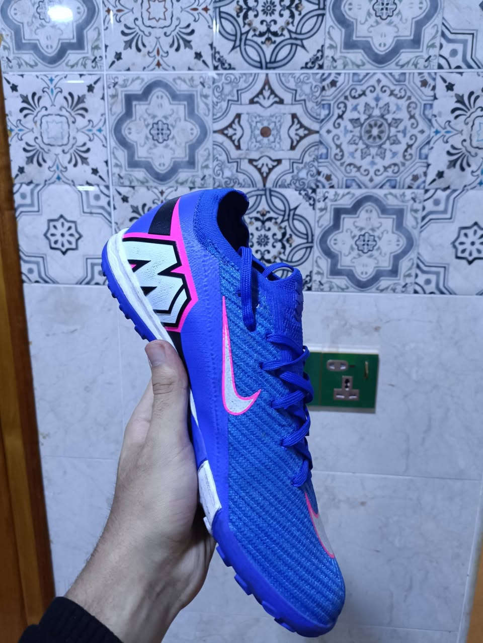 سلام عليكم شباب حذاء اير زوم قياس 43
طول القدم 27.5 
سعر الحذاء 40 الف وبيه مجال بالسعر ويجي وياه هذني الهدايا


**إذا كنت صاحب هذا الإعلان وتريد حذفه لأي سبب، رجاءا أرسل رسالة إلى الدعم الفني**