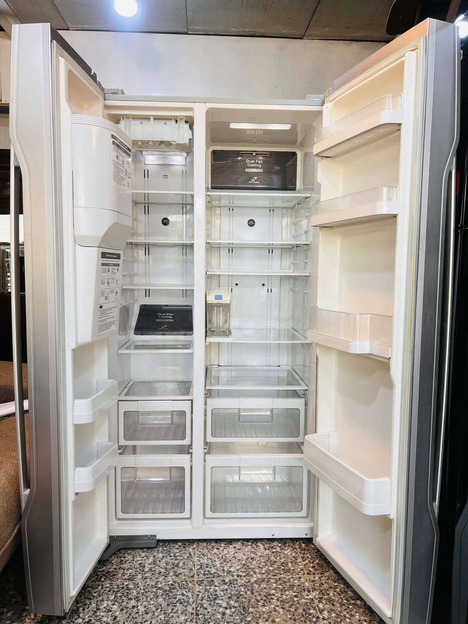 ثلاجة مجمدة وبراد ماء شركة هيتاشي ياباني
وكالة قيوان حجم 30 قدم انفيرتر اقتصادية
نظيفة جدآ كلهة شغالة وشرط الفحص 
***********
العنوان الدورة حي الصحة شارع الكفاءات 
يوجد توصيل
