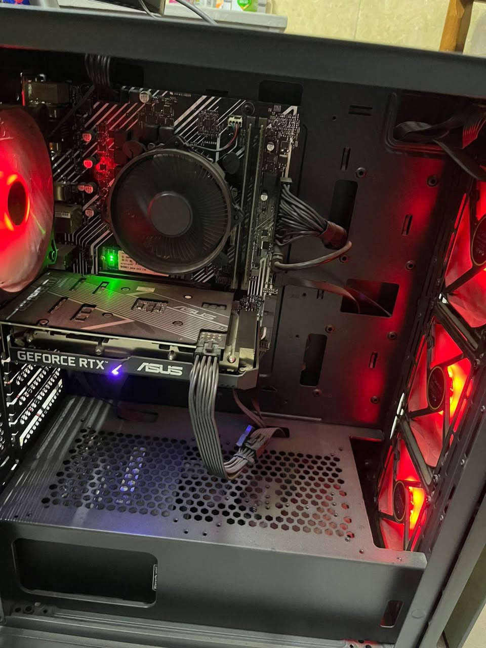 تجميعة للبيع
intercore i5-10400F معالج 
NVIDIA RTX3060 12GB كرت شاشه
PRIME H510M-E مذربورد
16GB DDR4 3200 رامات 
SSD SATA 1TB هارد
HHD 1TB هارد 
SSD NVMe 128GB هارد
شاشه منحنية 
sonic view 144هرتز 
1ms mode 
Full HD 
كرسي كيمنك
 وسماعة  كيمنك
وكيبورد ميكانيكي jertech
 وماوس red dragon 
الحاسبه كامله مكمله
المكان بغداد الحرية 
السعر مليون و150
للاستفسار 
‪0781 816 2379
