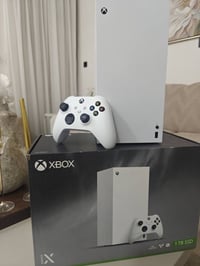 XBOX SERIES X للبيع مستخدم  قليل شخط مابي  جيم باس شهرين السعر 725 الف...