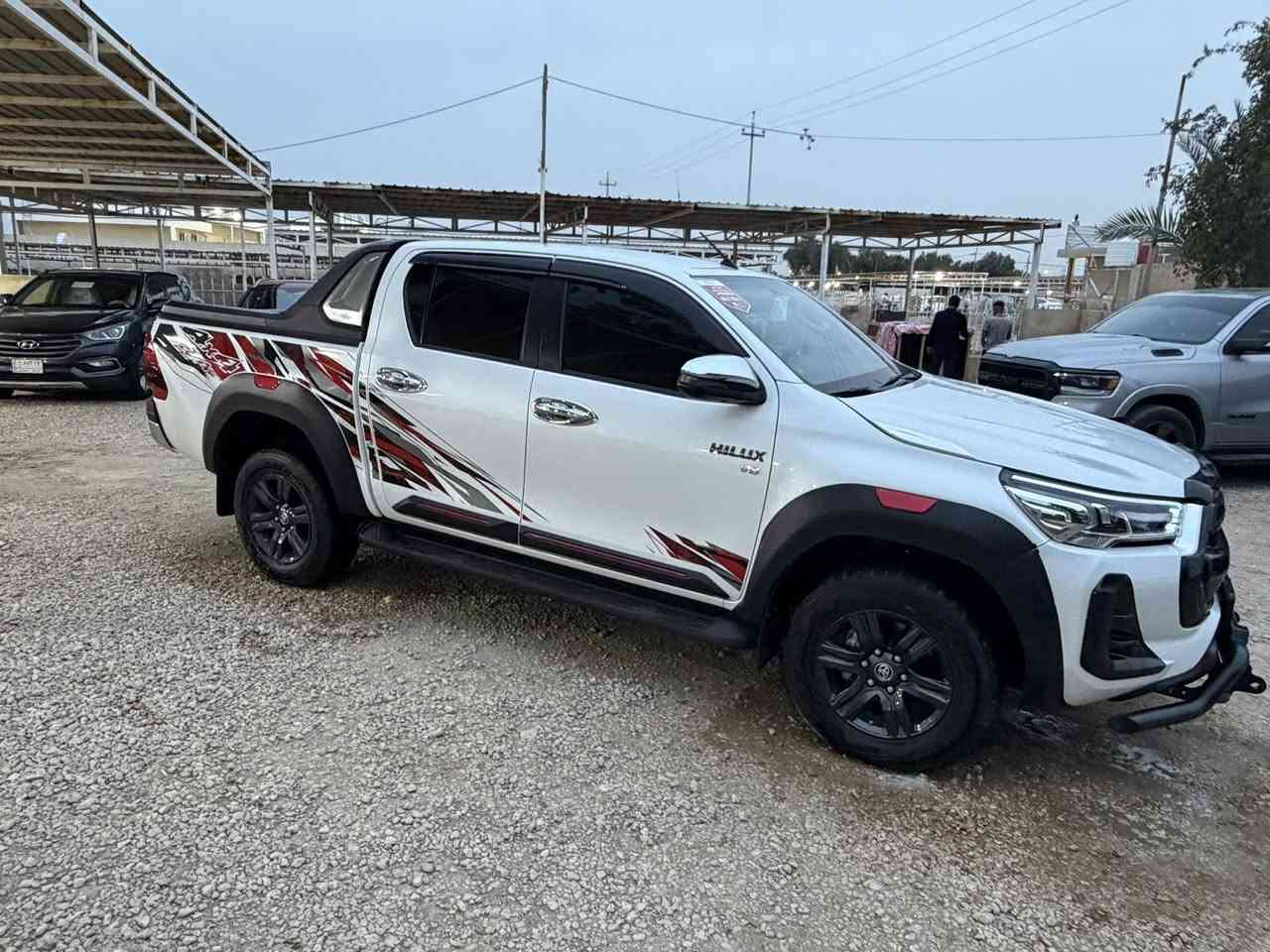 سلام عليكم
🚗 تيوتا هايلوكس - (تي ار دي) للبيع 🚗

✅ تفاصيل السيارة:
• الموديل: 2025.
• المواصفات: 
• المحرك: [6سلندر]، 
• ⁠• اللون: [ ابيض].• 
• شاشة كبيرة مع كاميرا خلفية وحساسات أماميه وخلفيه
• تبريد قطعتين 
• ⁠أشاره بلمري
• تحكم ستيرين كامل 
• إنارة LED أمامية وخلفية 
•مكفوله كفاله عامه
 ماشيه :25 ألف 

ما تحتاج لأي مصاريف نهائياً.
نظيفه ابمعنا
بسمي السياره اتريد امداور او وكاله عامه 
📍 الموقع: [ السماوه ].
📞 للتواصل والاستفسار:
 [0781 888 8708]
[0772 627 7773]
