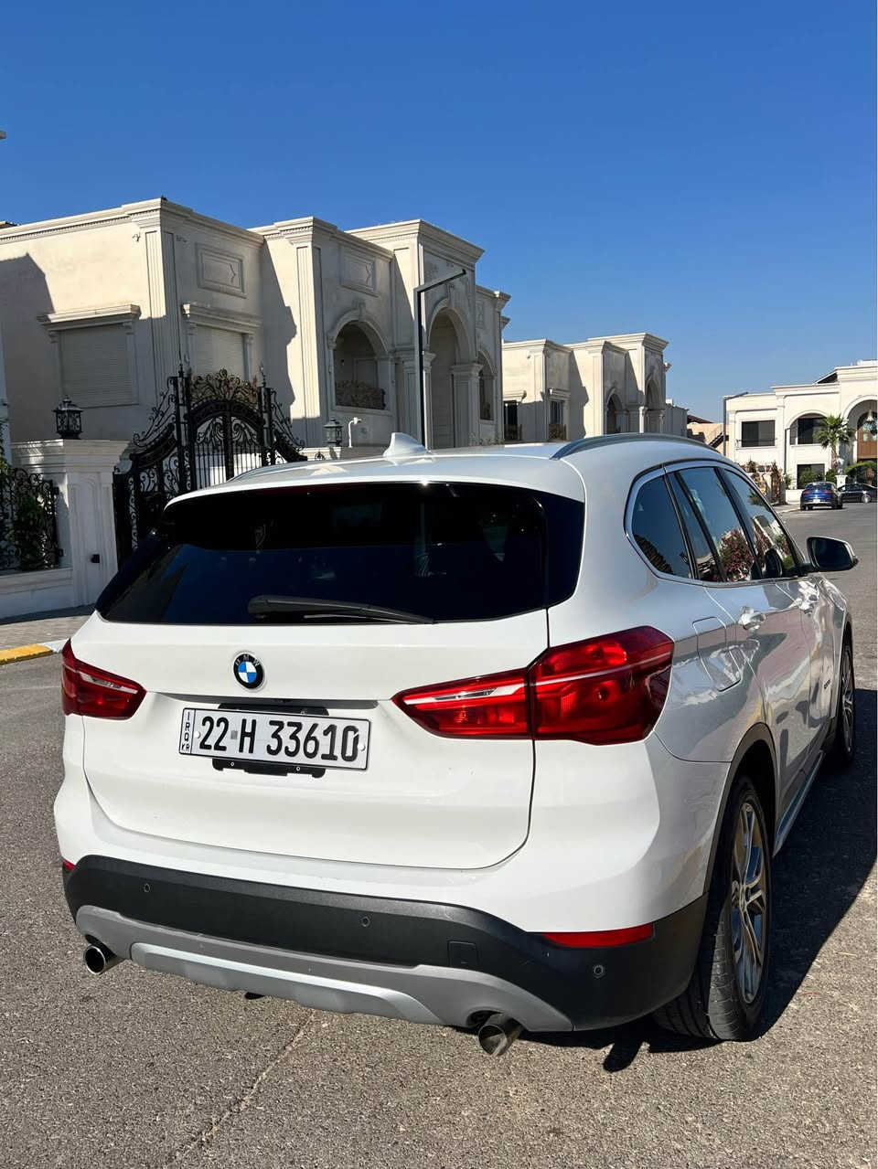 Bmw  x1  2017 
‏v4  twin turbo    
‏‎وارد امريكي  

   
‏‎سيارة   بيها نصوف بوينت و صاملغ و باب سكن مصبوغ 

مواصفات 
داخل بيجي بلادي
كاميرات 
‏‎حساس 360
‏‎كشنات جلدو هيتر
ستيرن هيتر  
 لايتات ليزري      زينون متحرك علي ستيرن
‏‎
‏سندوك شفط 
Auto stop

‏‎سيارة ماشي.  155000 km    
   سعر   148 $ 🔥🔥     
   
رقم شانسي 
WBXHU7C38H5H38655

‏‎مكان سيارة اربيل
‏‎    فايبر. و وتساب.   ***********6 أربيل, العراق

